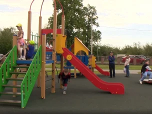 Сквер рядом с ДК появился в Починках Нижегородской области благодаря нацпроекту «Жилье и городская среда»